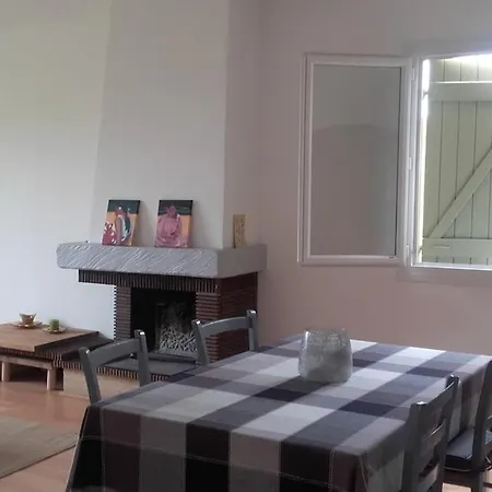 Avec 3 Au Milieu Des Vignes *