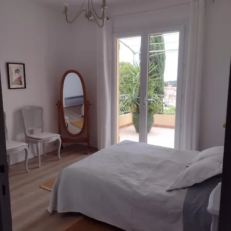 Avec 3 Au Milieu Des Vignes La Seyne-sur-Mer